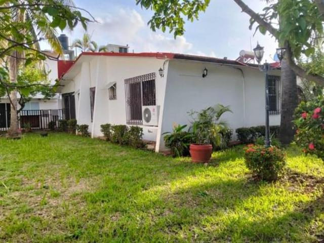 Casa en venta de una planta en Floresta Veracruz