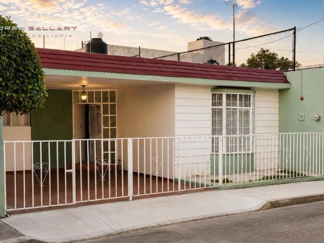 Casa en Venta de una planta en Fracc. Del Valle al Poniente de la Ciudad de Aguascalientes