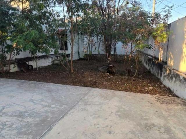 Casa en venta de una planta en esquina en Montes de Amé Mérida