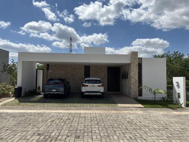 CASA EN VENTA DE UNA PLANTA EN PRIVADA DE TEMOZON MERIDA
