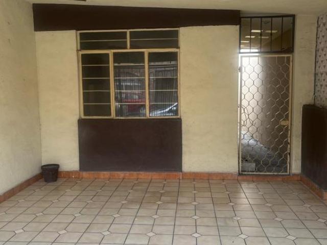 CASA EN VENTA DE UNA PLANTA FUNCIONAL EN MITRAS NORTE, MONTERREY, N.L