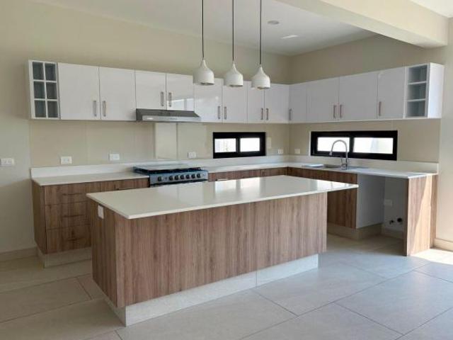 CASA EN VENTA DE UNA SOLA PLANTA EN LA ZONA ESMERALDA DE SAN MATEO ATENCO