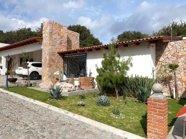 CASA EN VENTA DE UNA SOLA PLANTA EN QUINTAS ECUESTRES, HARAS DEL BOSQUE, PUEBLA