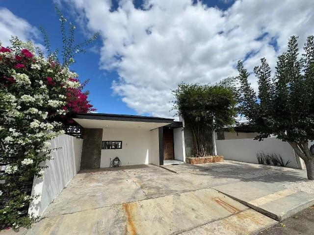 CASA EN VENTA DE UNA SOLO PLANTA EN CONKAL I 3 HAB