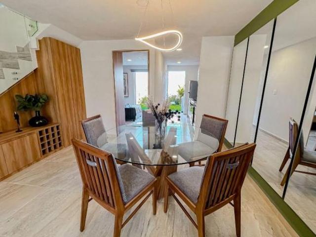 CASA EN VENTA DE 140 MTS2 EN LOMAS DE ANGELÓPOLIS