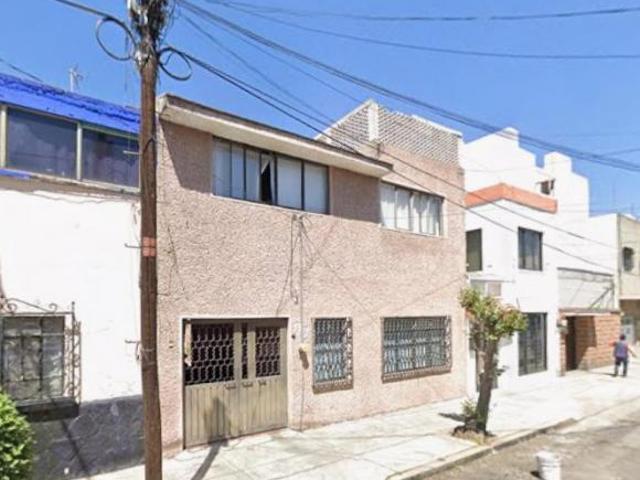 Casa en Venta de 180m2 con 4 recámaras en la colonia Estrella