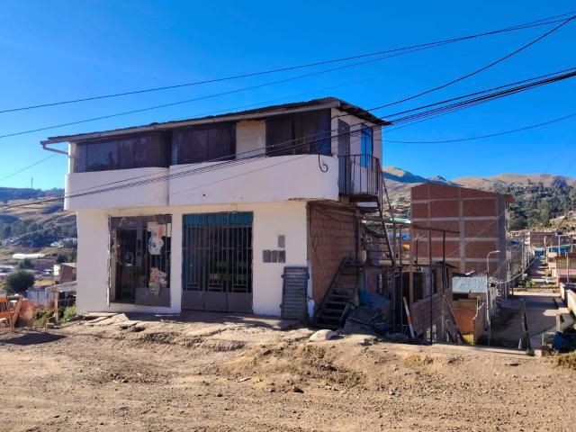 CASA EN VENTA DE 121.04M2 DE 4PISOS TRIPLE FRENTERA EN CRUZ VERDE TICATICA POROY