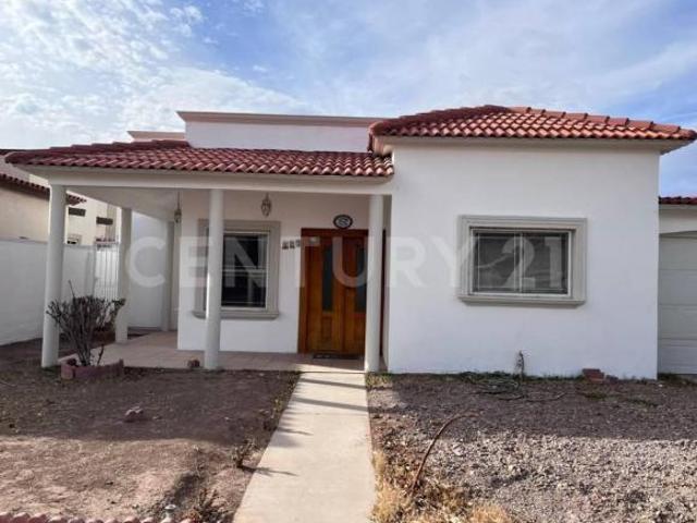 CASA EN VENTA DE 1 PISO EN FRACC. RESIDENCIAL LEONES