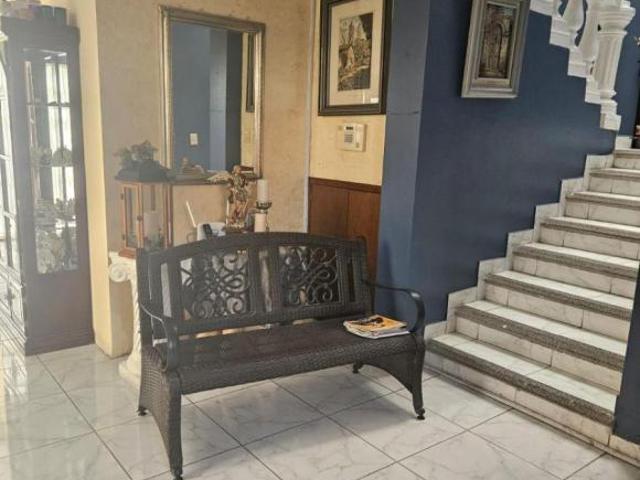Casa en venta de 275 m2, con 3 recámaras y un jardín muy amplio, ubicada en Santa Cruz Buenavista