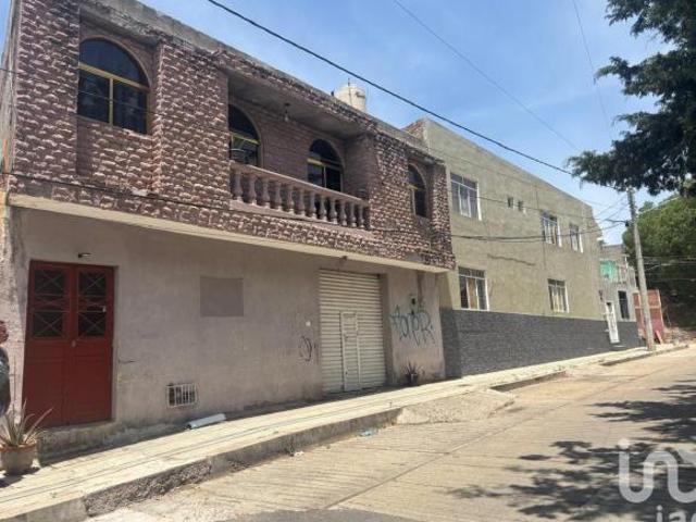 CASA EN VENTA, de 225.00 m2, COL. PAMANES ESCOBEDO, ZACATECAS. Zac