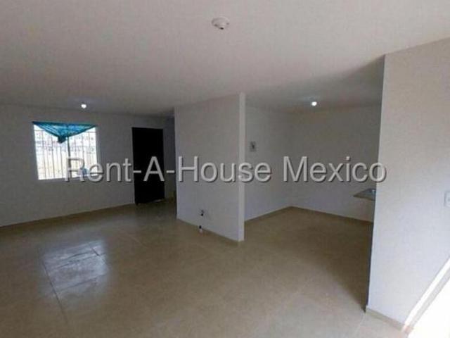 Casa en Venta de 2 Niveles y 3 Recámaras, en Real Granada, Tecámac, Estado de México #27 1153 AVC