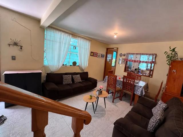CASA EN VENTA DE 2 NIVELES CON ACCESORIA Y GARAGE PARA 3 AUTOS