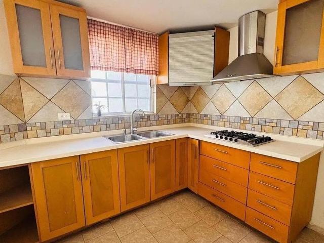 Casa en venta de 2 Niveles en esquina con excedente en el Fracc. Priv. Misi?n An?huac, Escobedo