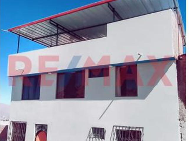 Casa En Venta De 2 Pisos Con Patio De 216 M²