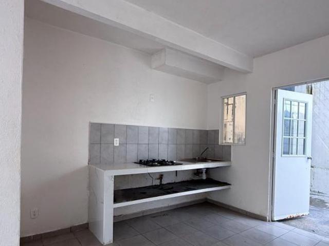 ? Casa en Venta de 2 Pisos en Valle de Esmeralda