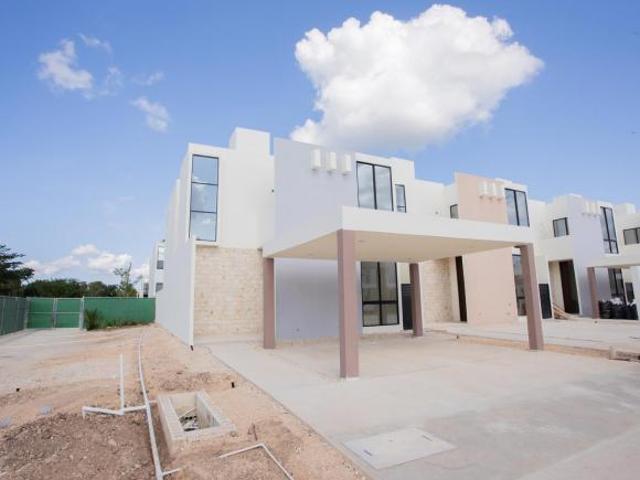 Casa en venta de 2 plantas, 3 recámaras en privada en Conkal