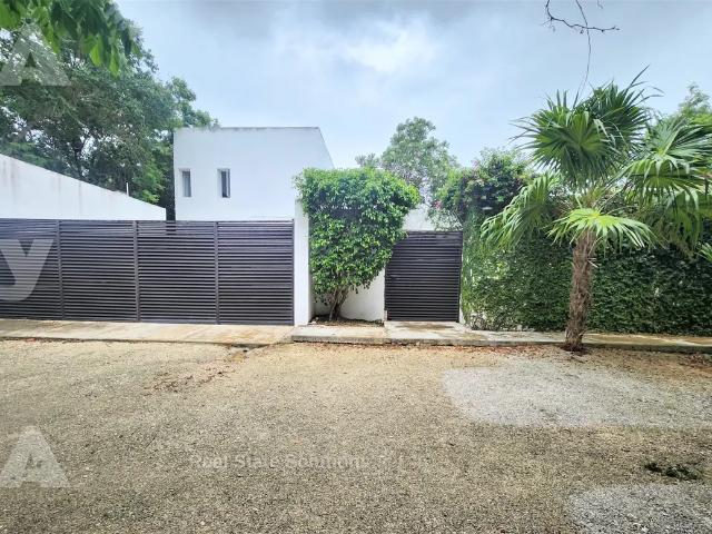 Casa en Venta de 2 Recámaras, Estudio TV, Piscina, SM 307, Doctores, Cancún
