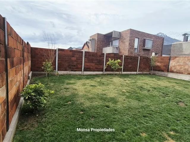 Casa en venta de 3 dorm 3 baños en Peñalolén | 3 dormitorios por 10800.00 en Peñalolén