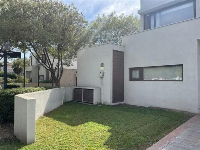 Casa en venta de 3 dorm. Brisas Norte. Colegio Highlands | 3 dormitorios por 9690.00 en Colina