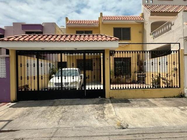CASA EN VENTA DE 3 HABITACIONES EN FRACCIONAMIENTO ALAMEDA MAZATLAN MUY CERCA DE LA PLAYA