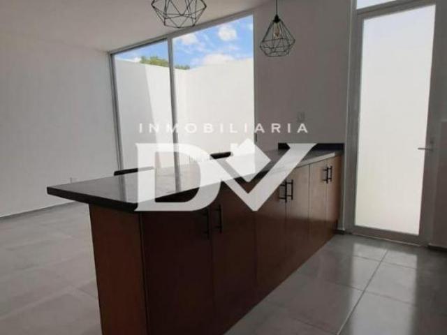 CASA EN VENTA DE 3 HABITACIONES SALA DE TV Y ROOF EN CUAUTLANCINGO EN FRACCIONAMIENTO