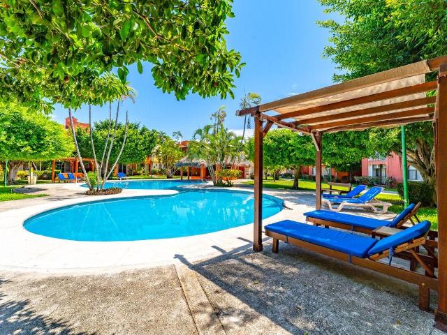 Venta Casa de 3 Niveles 4 Recs Alberca Privada Cerca de Zona Hotelera