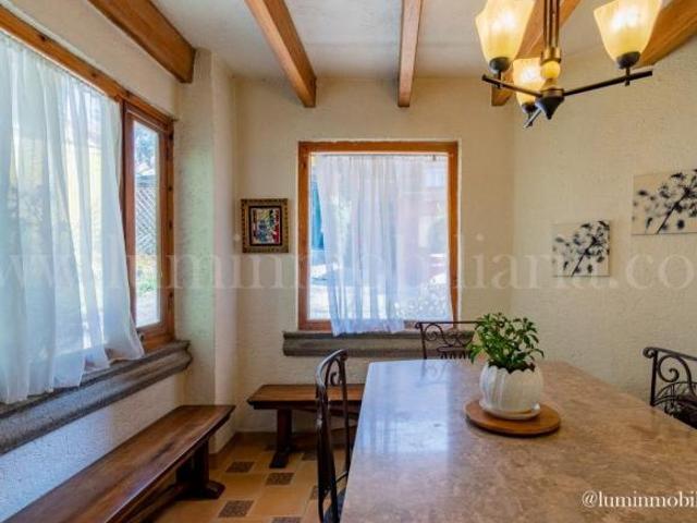 CASA EN VENTA DE 3 NIVELES NABOR CARRILLO, OLIVAR DE LOS PADRES