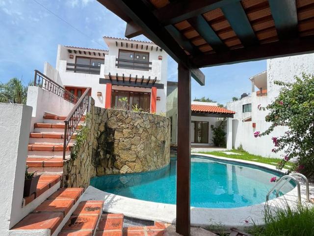 Casa en Venta de 3 pisos con alberca. Riviera Veracruz