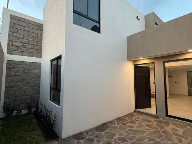 CASA EN VENTA DE 3 REC NUEVA UNA EN PLANTA BAJA CON BAÑO Y JARDÍN A 5 MIN DE COTSCO Y 8 MIN DE ALTOZ