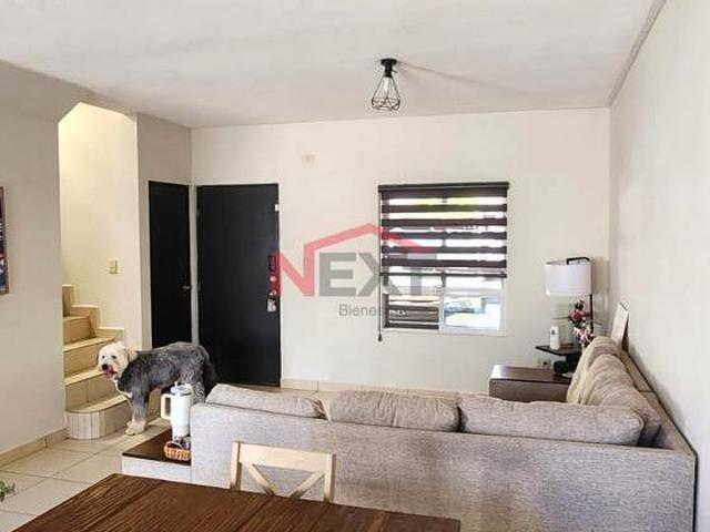 Casa en Venta de 3 Recámaras Oriente Fraccionamiento Residencial los Rosales
