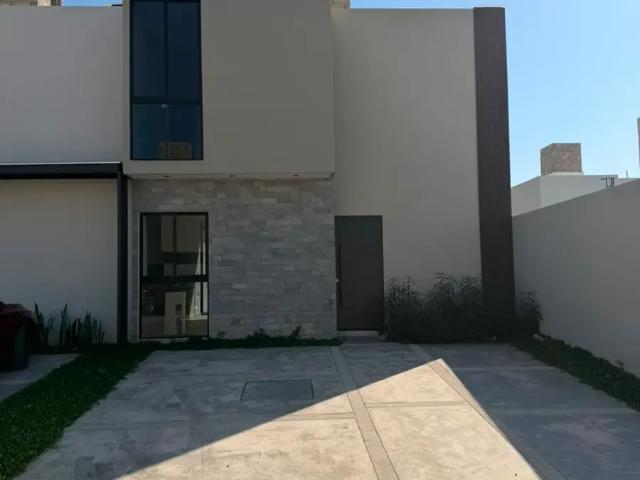 Casa en venta de 3 recámaras con terreno amplioen Manzanillo