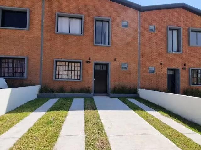 Casa en venta de 3 recámaras con fachada moderna