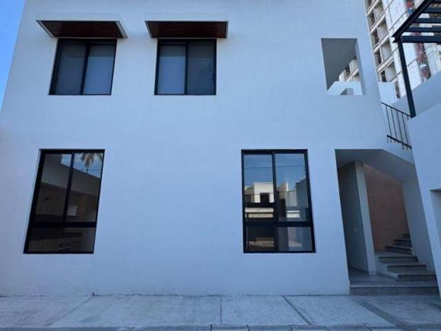 DEPA EN PLANTA BAJA EN VENTA DE 3 RECAMARAS DE 290 M2 EN GAVIOTAS