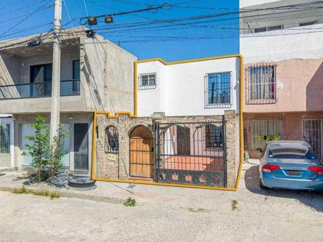 CASA EN VENTA DE 3 RECAMARAS EN LA COLONIA VIVIENDA MAGISTERIAL 37, TIJUANA BC