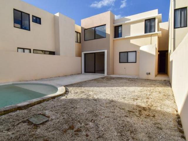 Casa en Venta de 3 recámaras en Privada en Conkal