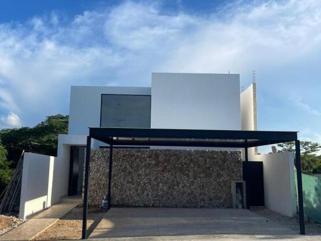 Casa en Venta de 3 recámaras en Privada en Conkal