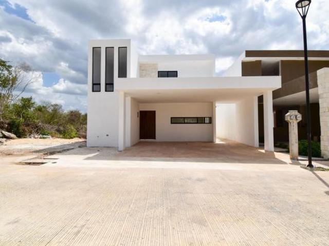 Casa en Venta de 3 recámaras, en Privada en Conkal