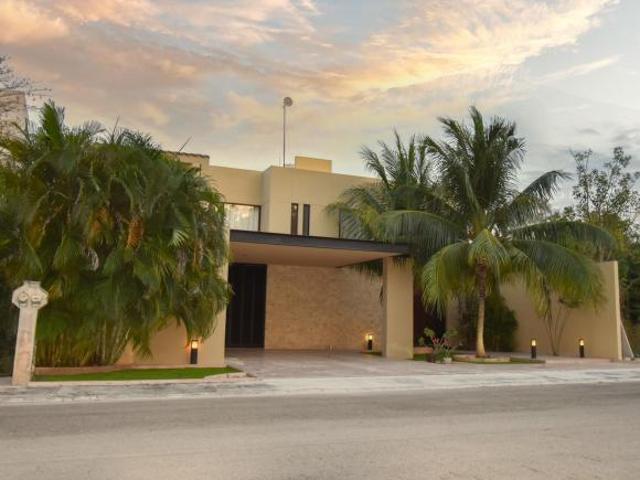 Casa en Venta de 3 recámaras en Privada Jardines de Rejoyada
