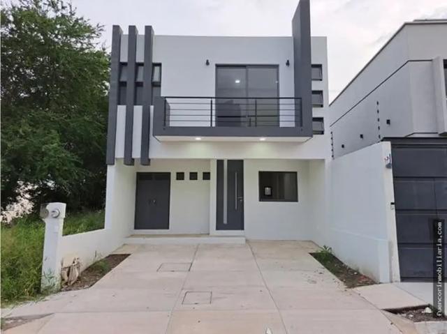 Casa en venta de 3 recámaras en zona norte de Colima