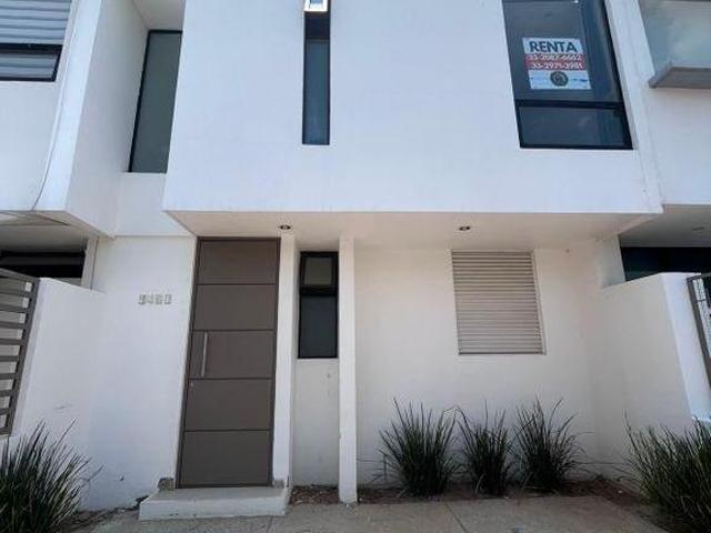 CASA EN VENTA DE 3 RECÁMARAS SOBRE AVENIDA EN EL CAMPESTRE
