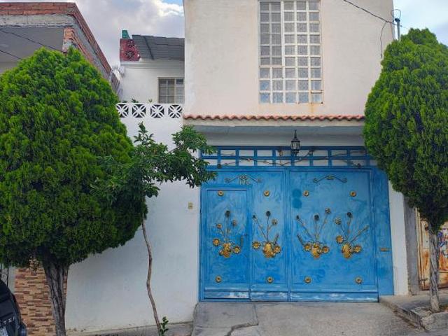 Casa en Venta de 3 Recámaras y 3 Baños, Excelente Iluminación y Ubicación
