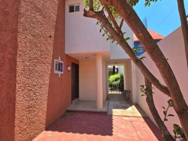 CASA EN VENTA DE 3 RECAMARAS Y JARDIN EN TLALIXTAC