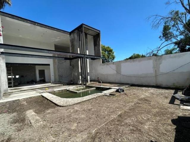 Casa en venta, de 420M2 terminada, únicamente faltan acabados. Vista Hermosa, Cuernavaca