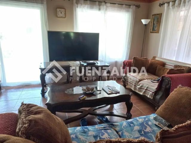 Casa en venta de 4 dorm baños, piscina, central, impecable. 4 dormitorios por 7700.00 en Olmué