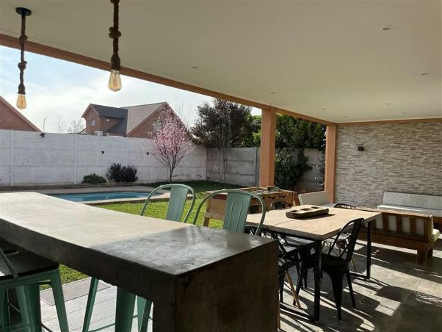 Casa en venta de 4 dorm. En Colina. Sector Brisas Norte | 4 dormitorios por 7300.00 en Colina