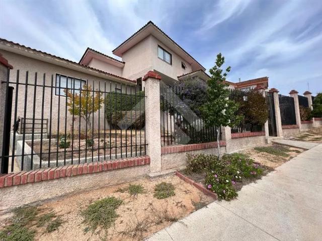 Casa en venta de 4 dorm. En Quilpué | 4 dormitorios por 10300.00 en Quilpué