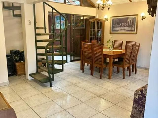 Casa en venta de 4 dorm. Peñalolén / Av Egaña / Metro Grecia | 4 dormitorios por 9490.00 en Peñalolén