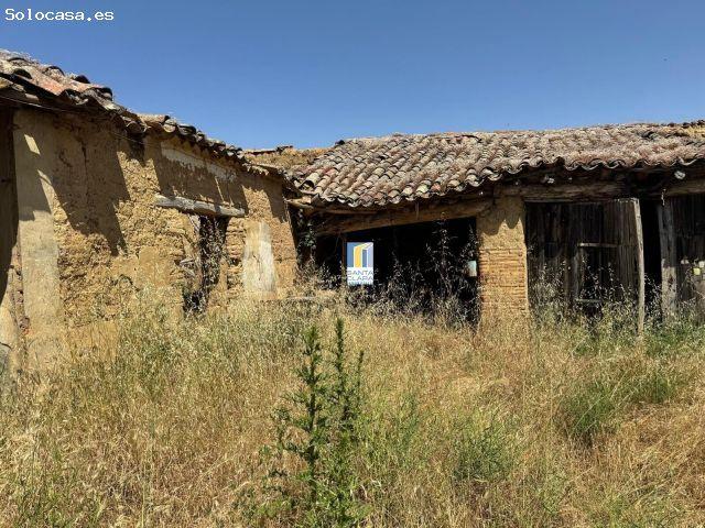 CASA EN VENTA DE 4 DORMITORIOS CON AMPLIO PATIO EN ASPARIEGOS, ZAMORA