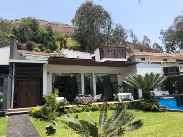 Casa en Venta de 4 dormitorios Urb. La Planicie
