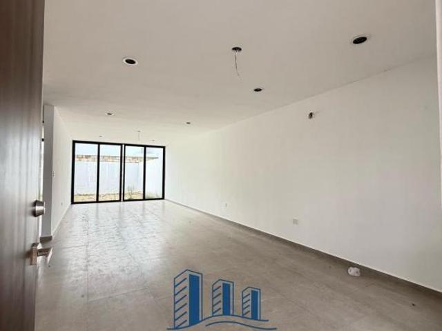 Casa en Venta de 4 habitaciones con alberca y paneles solares en condominio